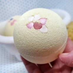 Champagne Kisses Luxury Bath Bomb