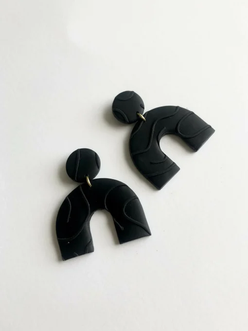 Dolly / Statement Earrings / Black Line