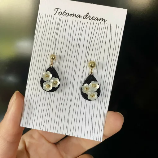 Pendant Crystal Embroidery Earrings (Waterdrop)