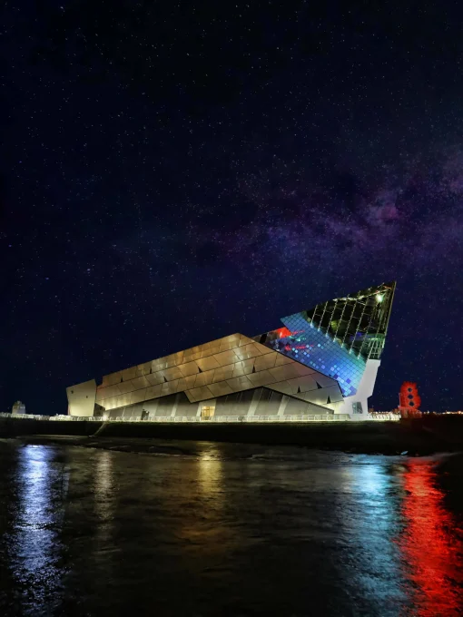 The Deep, Hull
