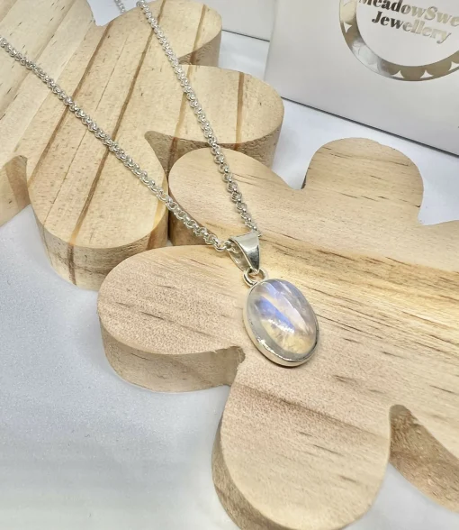 White moonstone oval necklace