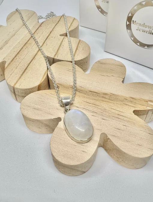 White moonstone oval necklace