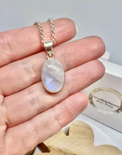 White moonstone oval necklace