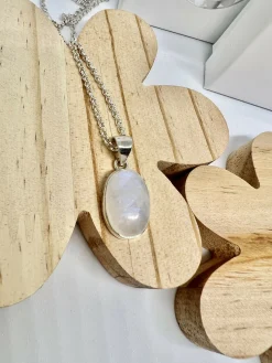 White moonstone oval necklace
