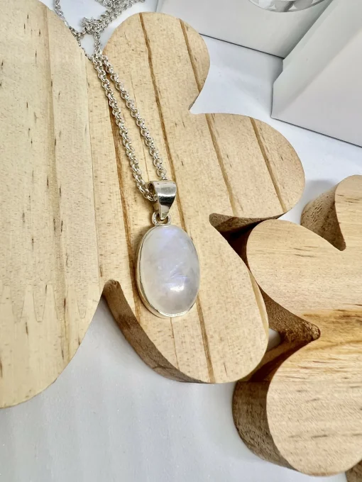 White moonstone oval necklace
